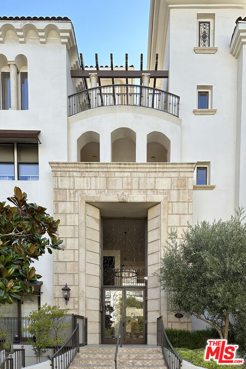 Building Photo - 122 N Clark Dr