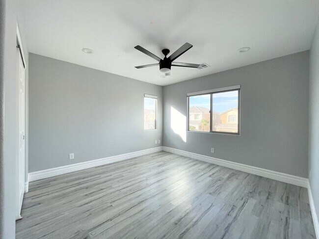 Building Photo - Welcome to a stunning 4-bedroom, 3-bath Home