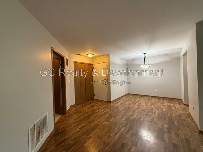 Building Photo - 2856 Heatherwood Dr
