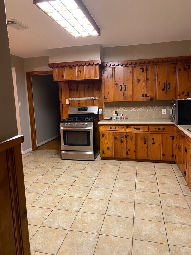 Kitchen - 2406 Carrington St