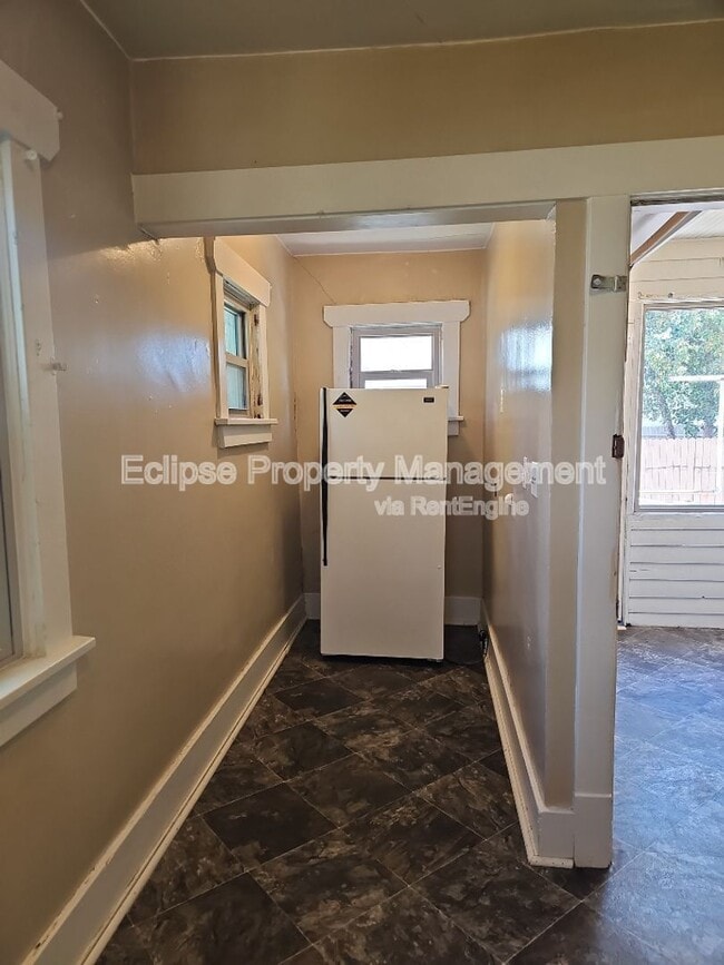 Building Photo - 204 Edison Ave