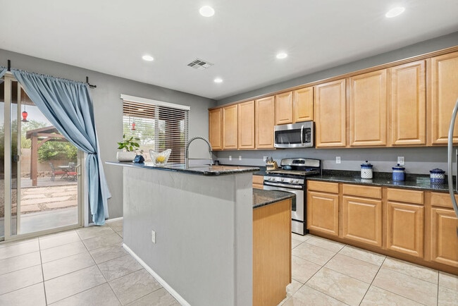 Building Photo - 11904 W Farmall Dr
