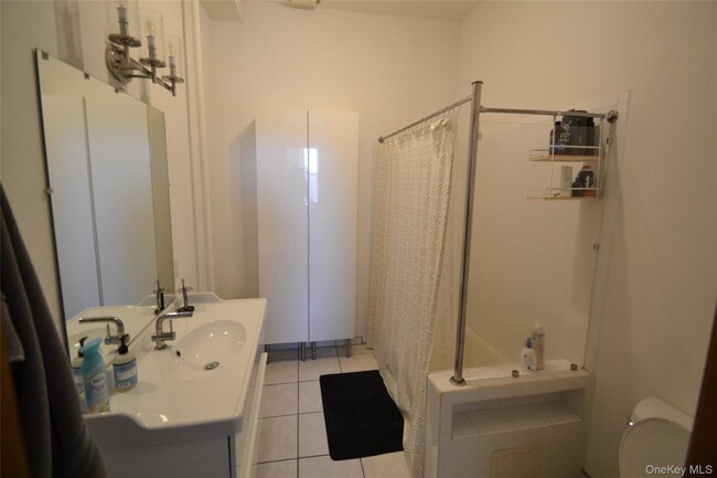 Building Photo - 7 S Broadway