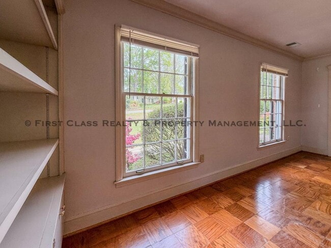 Building Photo - 500 Ashworth Rd