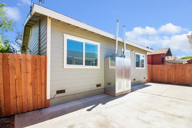 Building Photo - Olive Avenue Triplex