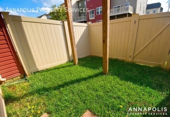 Building Photo - 619 Ravenwood Dr