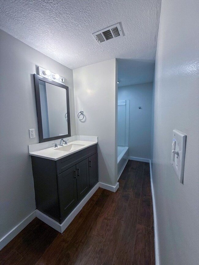 Building Photo - Beautifully Updated 3BR Two-Story Home w/ Fenced Yard & Off-Street Parking