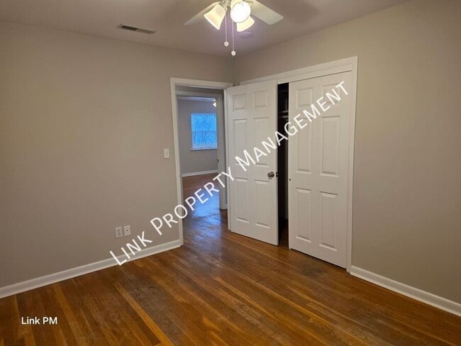 Building Photo - 3731 Knollwood Dr