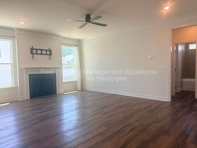 Building Photo - 16 Clear Creek Cir