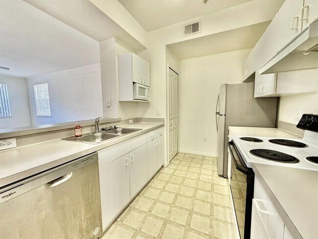 Building Photo - 17106 Carrington Park Dr