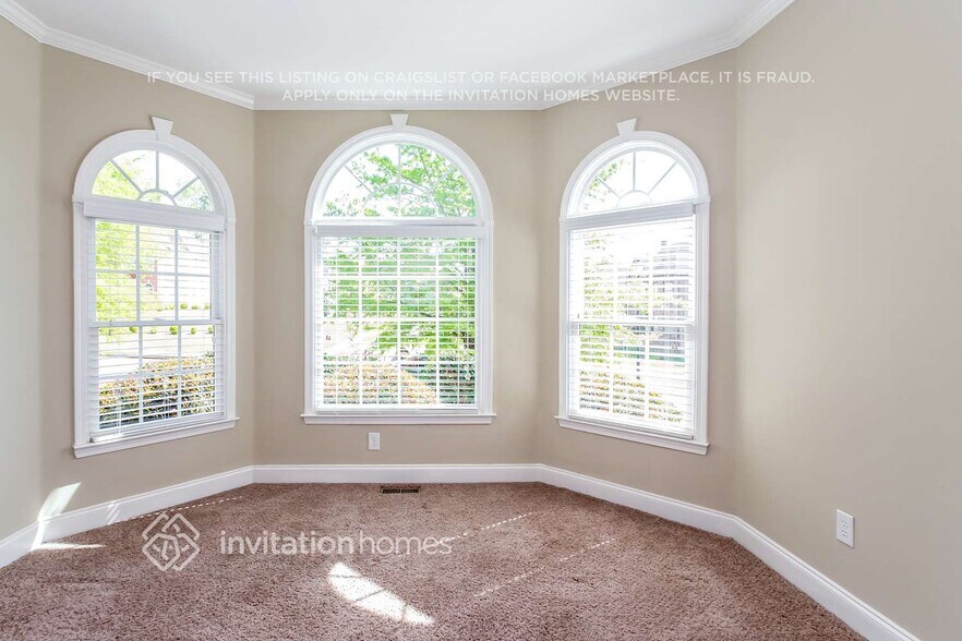 Building Photo - 3864 Lost Oak Dr NE