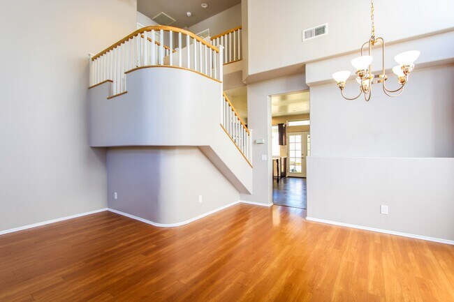 Building Photo - 655 Roscoe St