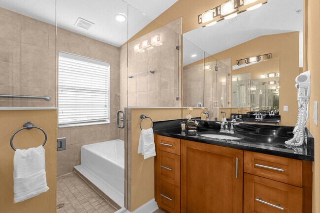 Building Photo - 14545 Damai Ln