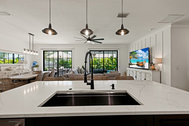Living areas out to pool - 3224 S East Ave