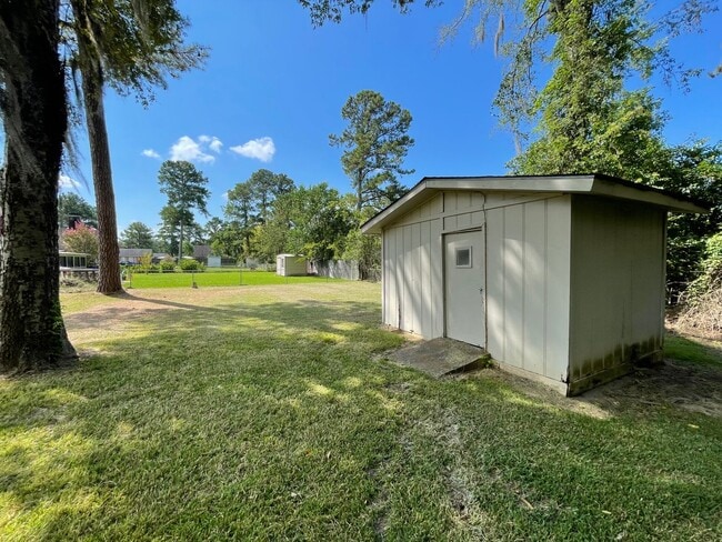 Building Photo - Ranch 3-Bedroom home !!