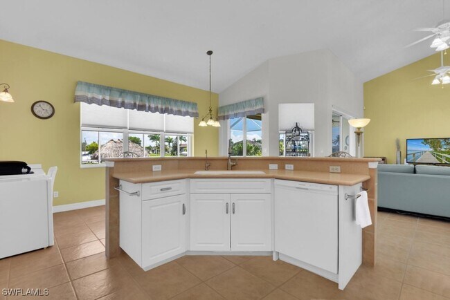 Building Photo - 3335 SW 25th Ct