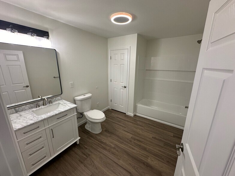 Building Photo - 106 Saint John St