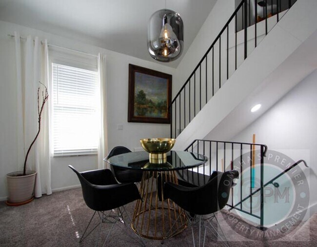 Building Photo - 822 N 50th Ave