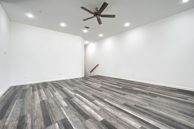 Building Photo - 4 Bed and 2.5 Bath Luxurious Townhome in Frisco!