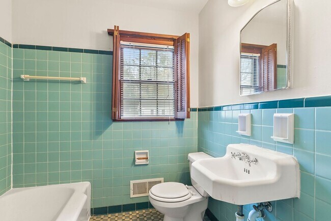 Building Photo - Cute 3 Bed 1 Bath House! Available Now! Call to Schedule a Tour!