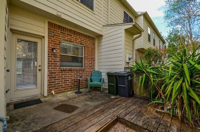 Building Photo - 2930 Grants Lake Blvd