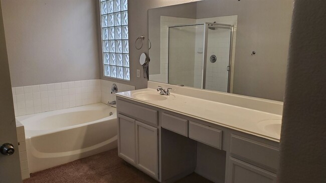 Building Photo - 4 br, 2.5 bath House - 9356 BONDENO ST