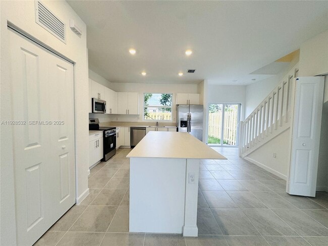 Building Photo - 243 NW 11th Ct