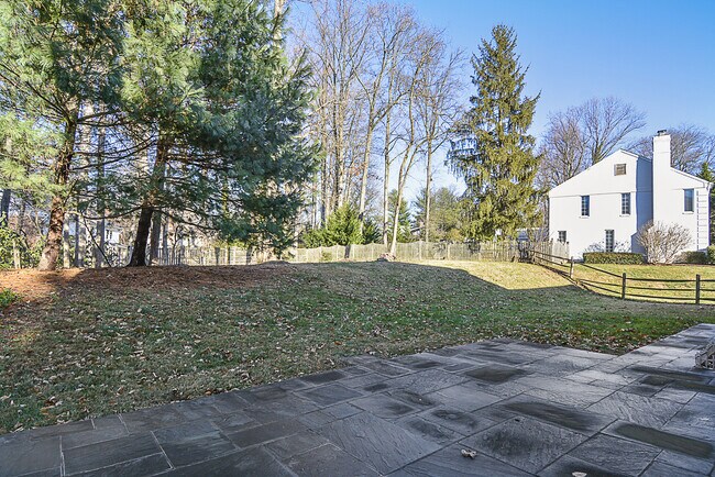 Building Photo - "Coming Soon" Stunning 4 bed, 4.5 baths, N...