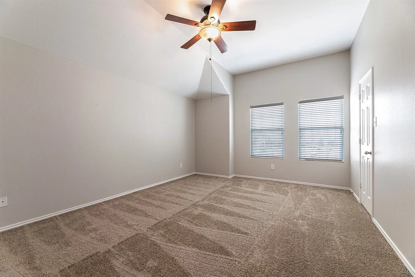 Building Photo - 9829 Fleetwood Dr