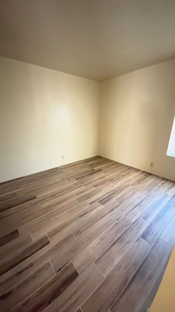 Building Photo - SUPER CUTE 1 BEDROOM SEQUOIA VILLAS APARTMENTS