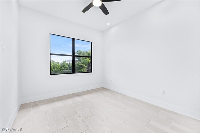 Building Photo - 129 NW 27th Pl