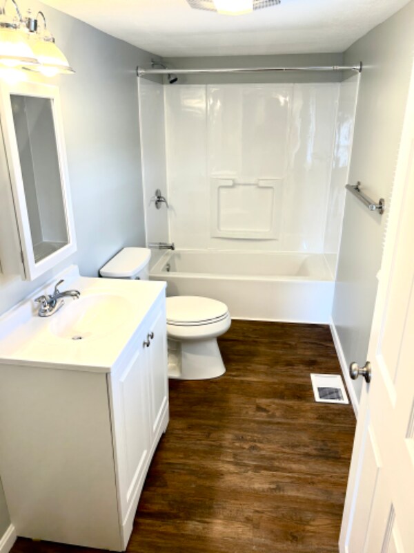 Building Photo - 413 6th Ave