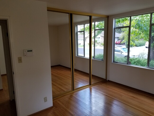 Building Photo - SANTA CLARA - 4 bedroom home with hardwood...