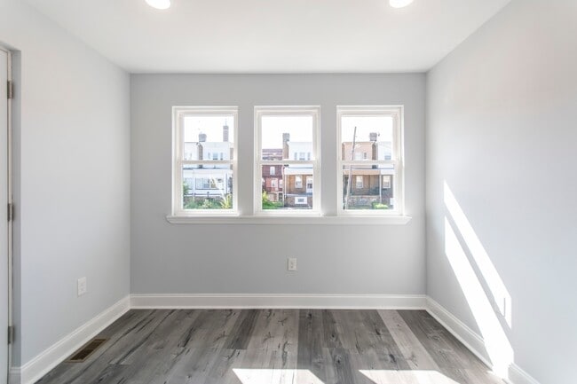 Building Photo - Recently renovated home in South West Phil...