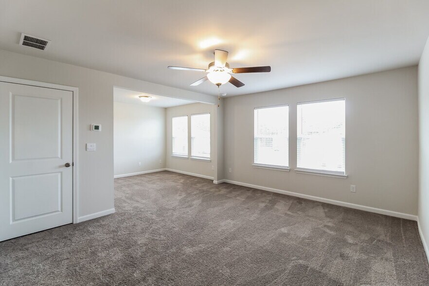 Building Photo - 730 Sara Mdw Rd