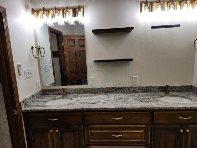 Building Photo - RARE exquisite home on acreage in the heart of West Little Rock!