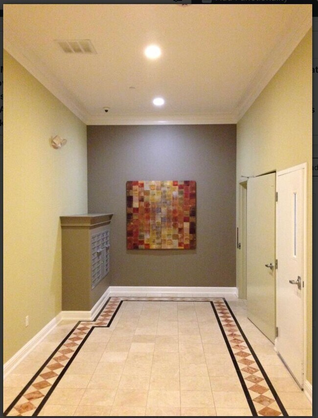 Building Photo - Ultra High End Apartment