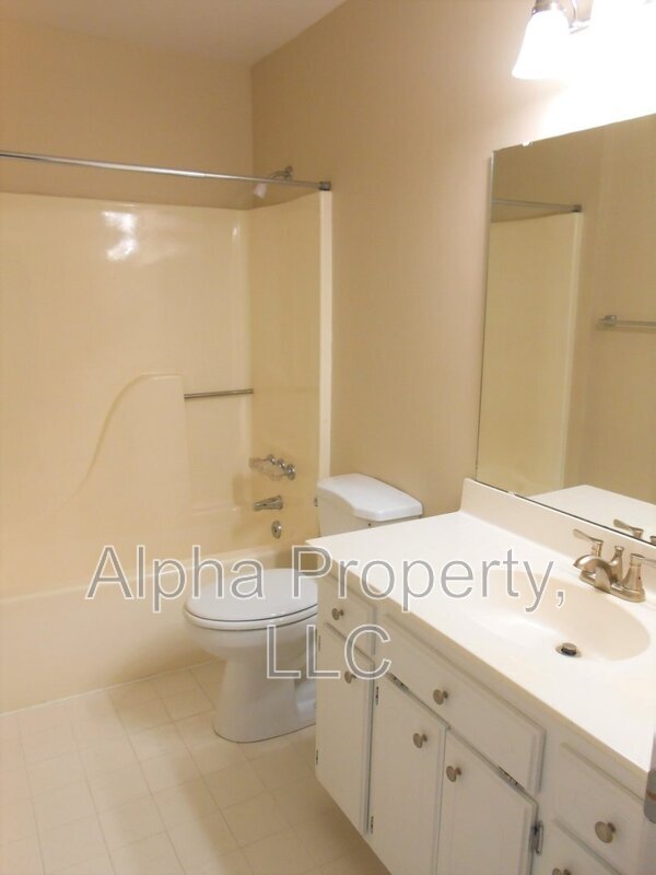 Building Photo - 305 Fairdale Dr