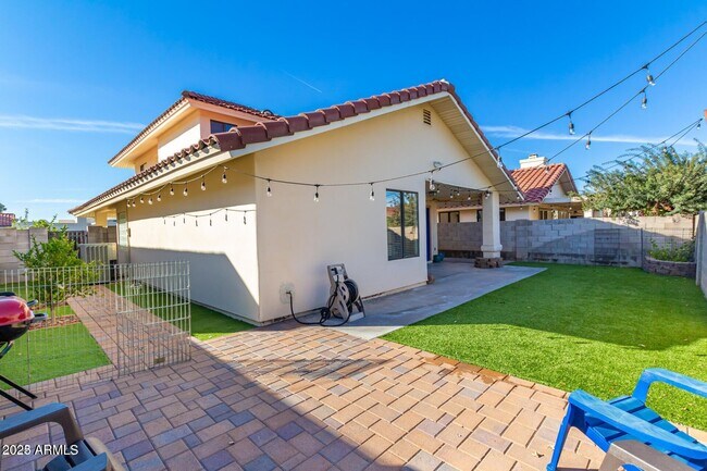 Building Photo - 2174 E Aspen Dr