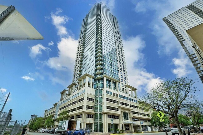 Building Photo - 300 Bowie St