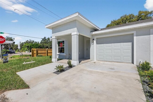 Building Photo - 1503 8th Ave E