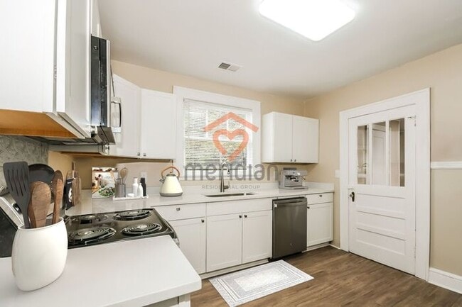 Building Photo - 3 bed / 2 bath home ~ Move-in Today!