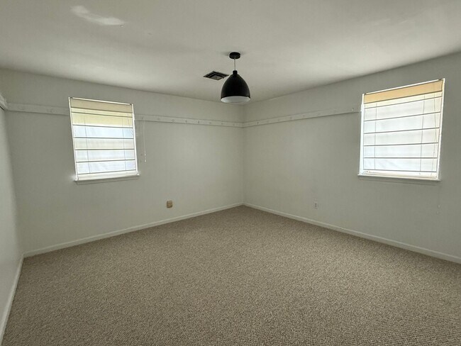 Building Photo - Spacious 4BR House in Tulsa