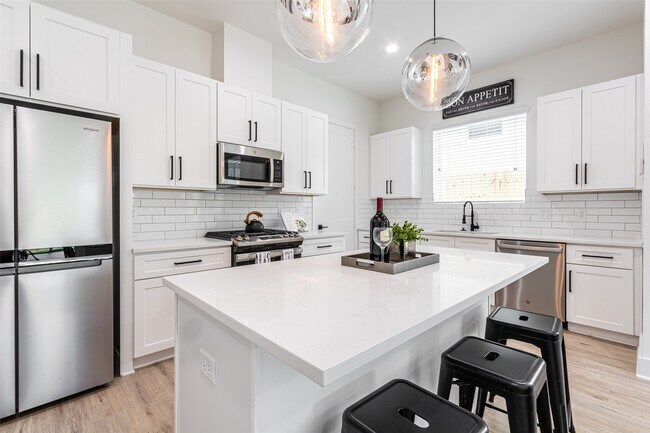 Building Photo - 6814 Burkett St.