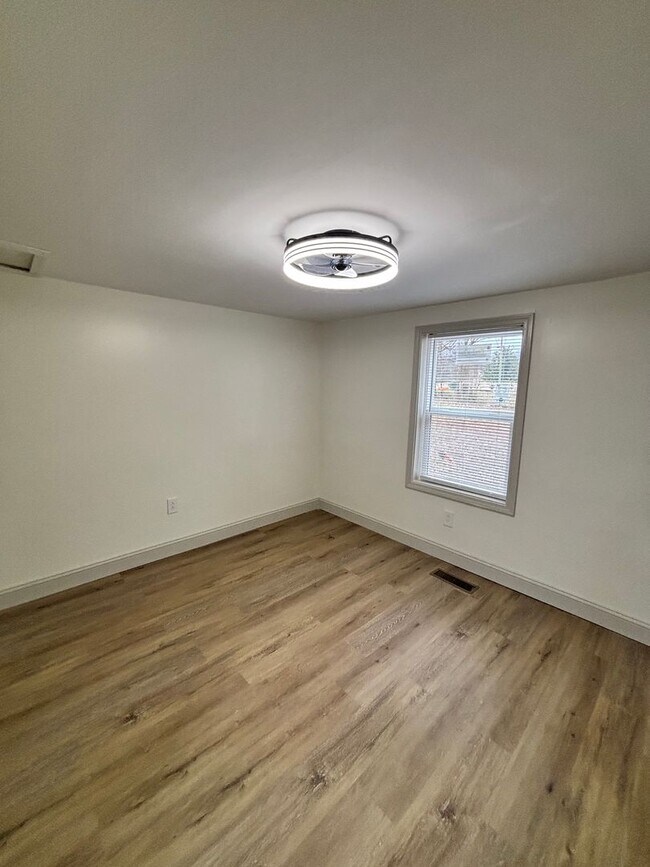 Building Photo - Newly Remodeled 3bd/1bth!!