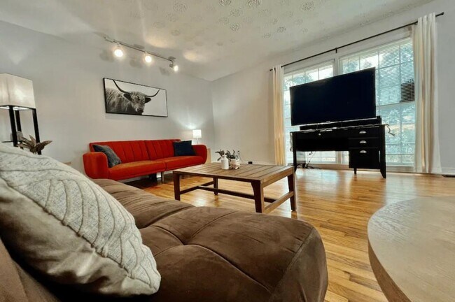 Building Photo - 1201 Domingo Dr