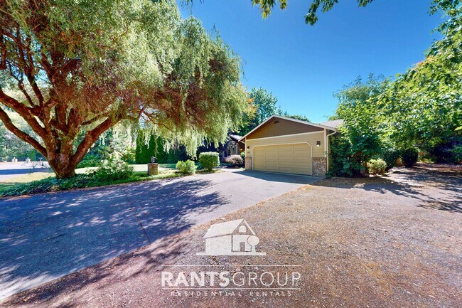Building Photo - Lovingly cared for 3-bedroom, 1.75-bath ra...
