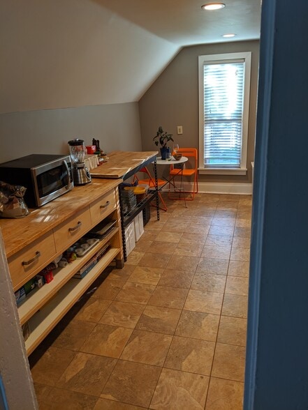 Kitchen 3/3 - 2526 NE Taylor St