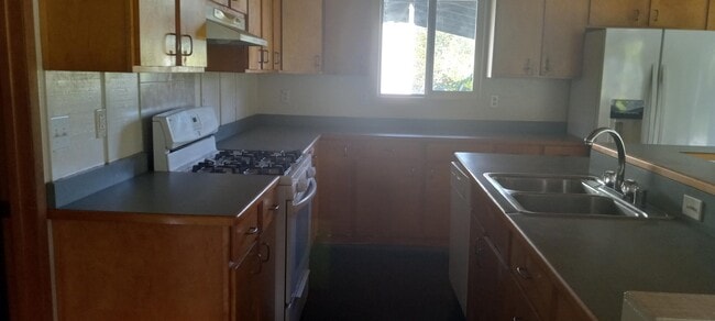 Building Photo - 15-1433-1433 25th Ave