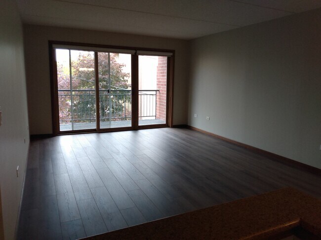 Building Photo - 6441 W Warner Ave